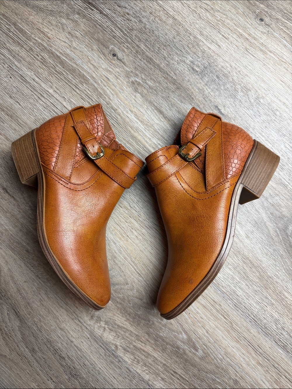 Baretraps Maci Ankle Booties  w/ Croc-Embossed Heel Size 8 M